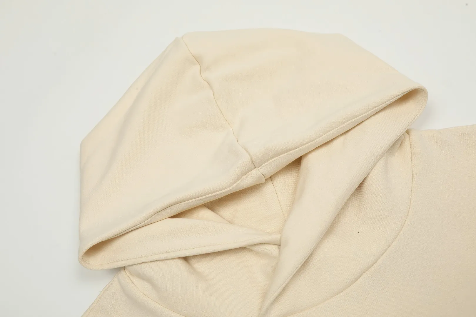 VIVI870# "Exclusive hot style" vivienne west wood West Queen Vivienne Saturn classic winning hooded sweatshirt 2024 top hot style No need to say more, just open the details directly YB mold opening Correct seam collar details ⚠️The authentic product is the seam threaded neckline, there is no collar strip. Our family only makes the right version of the product. We are careful to make sure that the first release of the Queen Mother of the whole network is correct. The entire series of correct accessories and every detail is completely restored. Straight up to full Size: XS-L